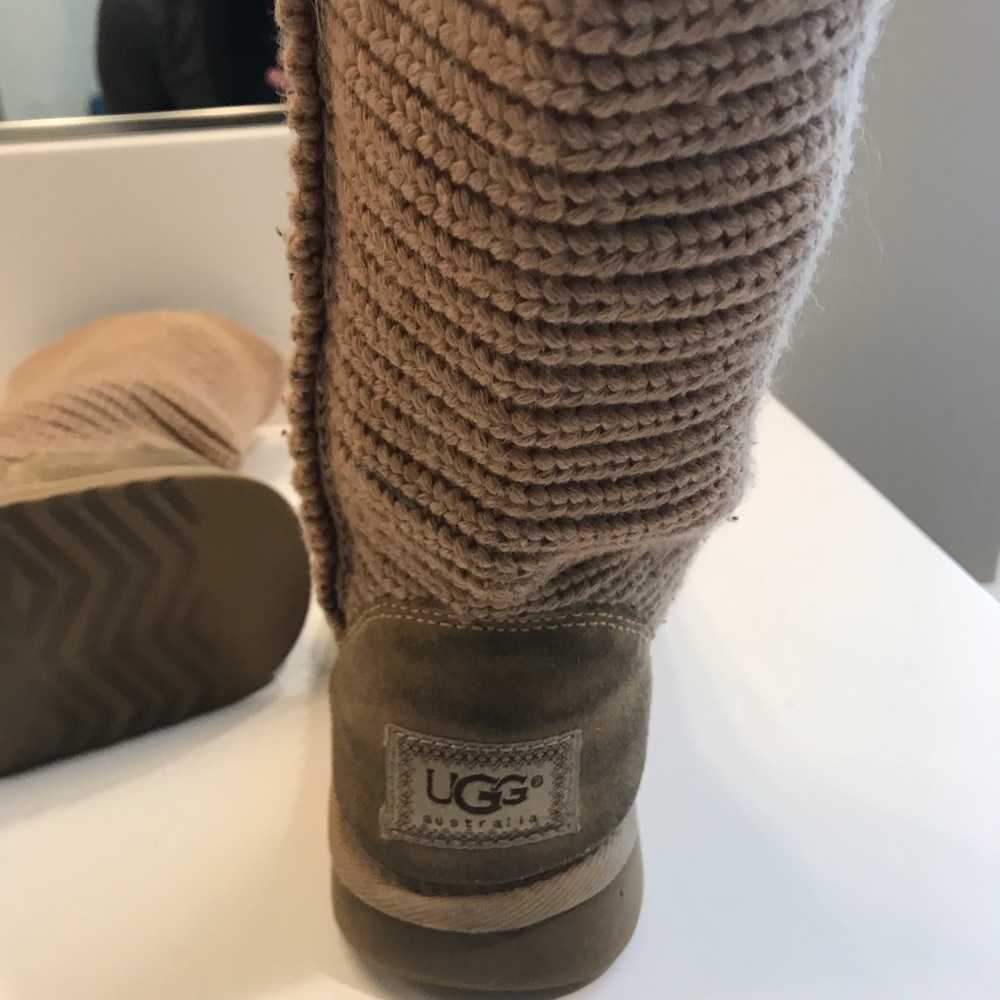 Uggs sand color size 7